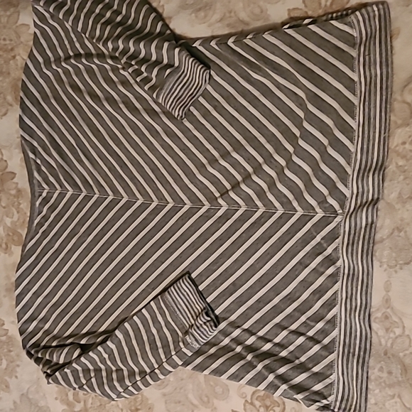 Cable & Gauge drop sleeve hi lo sweatshirt - Picture 4 of 4